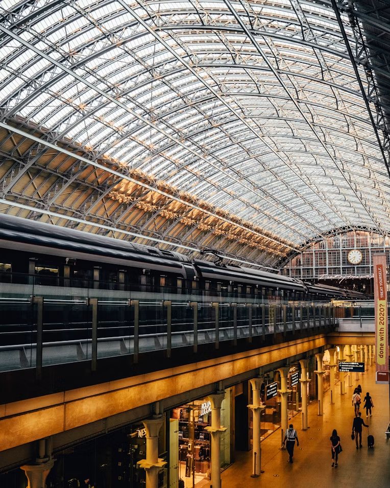 Eurostar onder de glazen boogkap van London St Pancras station