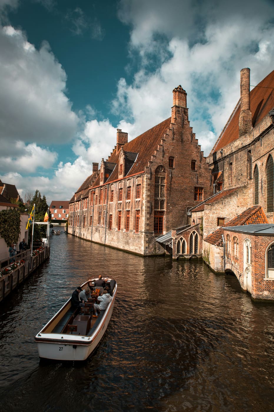 Grachten en historische gevels in België